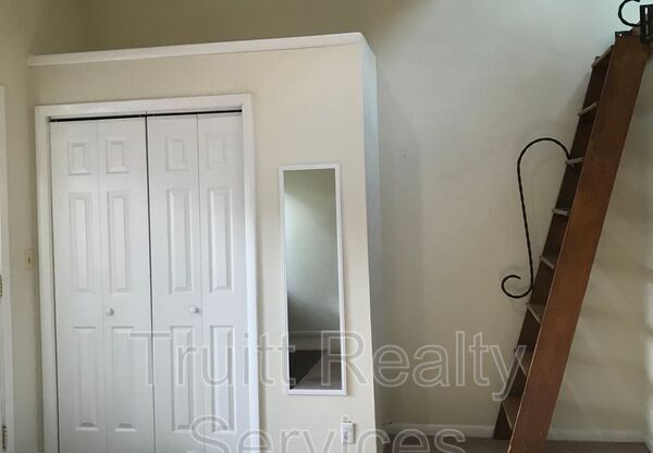 614 Elliott St N.E. #2D