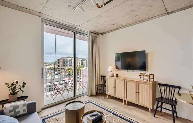 Studio, 1 bath, 300 sqft, $1,950, Unit Apt 704