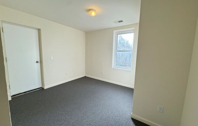 2 beds, 1 bath, $1,275, Unit 3A