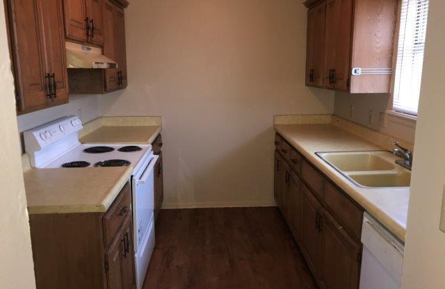 2 beds, 1 bath, $895