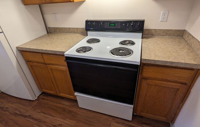 2 beds, 1 bath, 750 sqft, $1,425, Unit 26