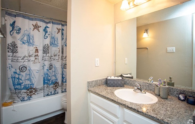 Bedford Oaks Apartments bathroom