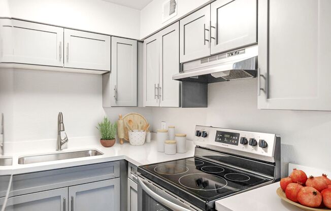 3 beds, 1 bath, 876 sqft, $1,499, Unit 7706-09