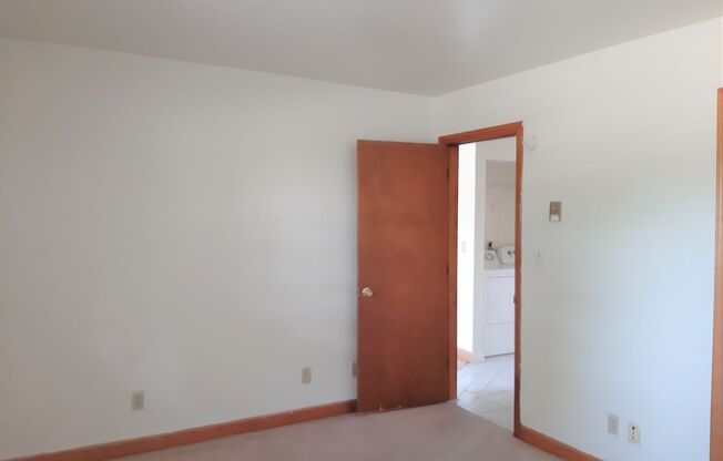 2 beds, 1 bath, 903 sqft, $1,240, Unit M-2