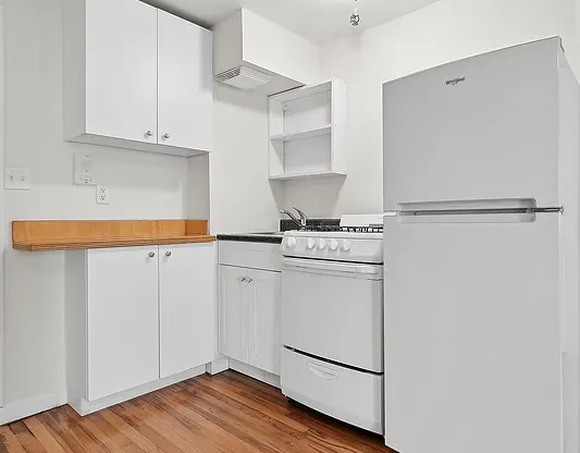 1 bed, 1 bath, $2,495, Unit 4R