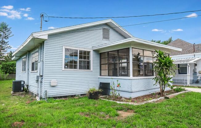 3 Bedroom, 1 Bathroom Home for Rent in Tampa!