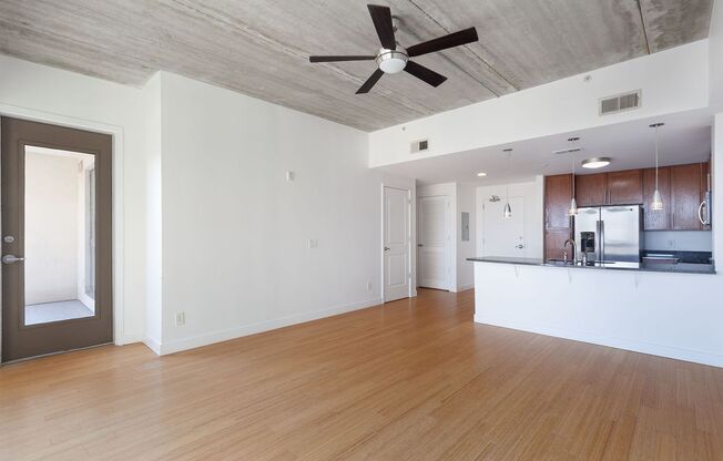Bright, Contemporary 1/1  Condo in Grant Park w/ City Views!