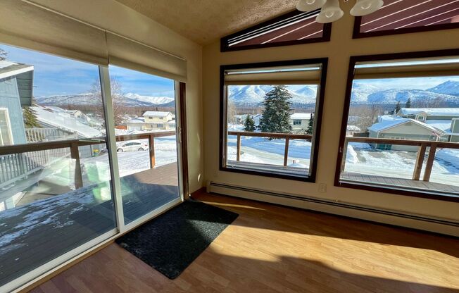 Majestic Mountain Views & Minutes to JBER