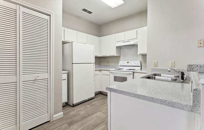 2 beds, 1 bath, 787 sqft, $1,310