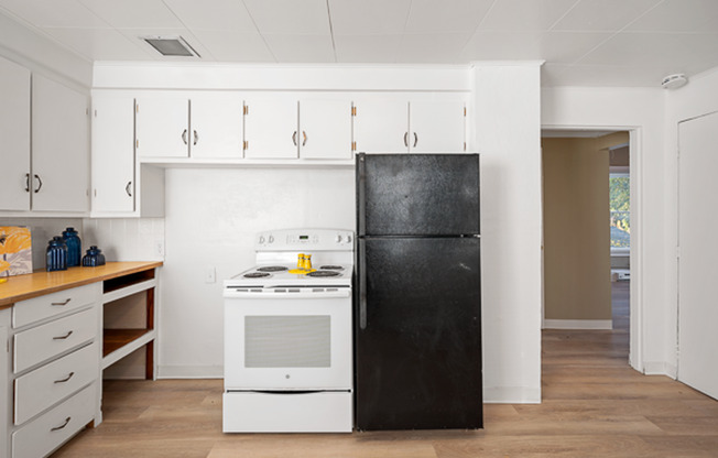 52ND Street 52ND Street Apartments