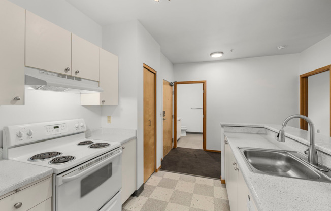1 bed, 1 bath, 637 sqft, $1,495