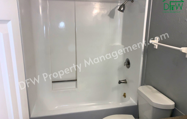 2 beds, 1 bath, $1,025