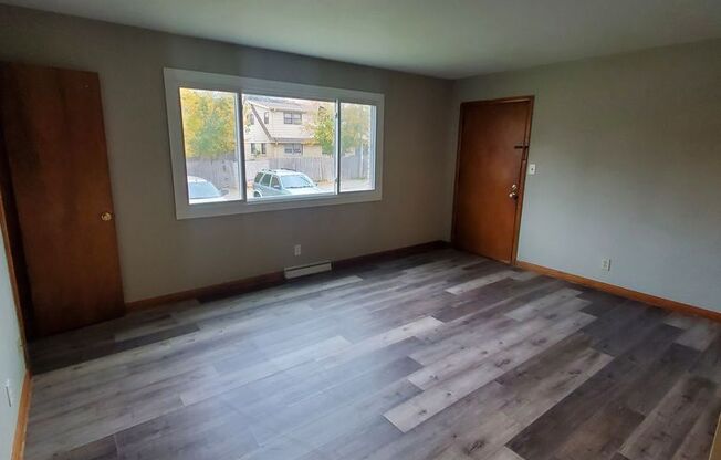 2 beds, 1 bath, 825 sqft, $945, Unit 4