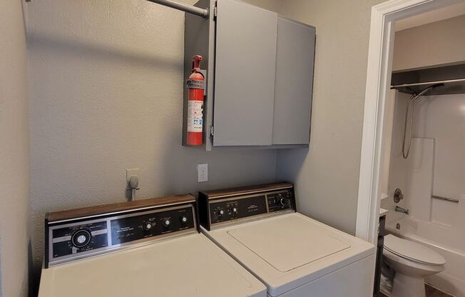 2 beds, 1 bath, $925, Unit 501