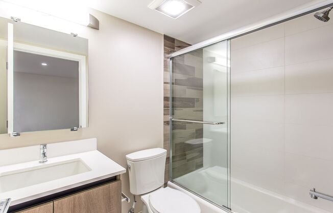 1 bed, 1.5 baths, 965 sqft, $3,300, Unit 1616 - 210