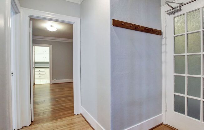 **1/2 OFF 1ST MONTH'S RENT PROMO**Beautiful 1 Bed w/ Hardwoods on NW Couch & 18th; W/S/G Included!