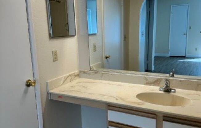 1 bed, 1 bath, $1,300