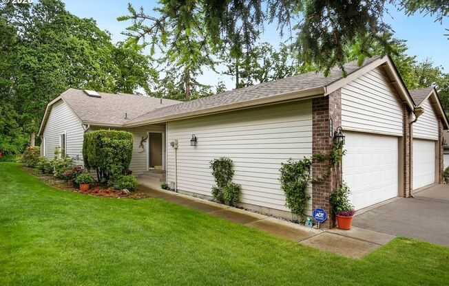 2 Bed 2 Bath Summerwood Village Condo!
