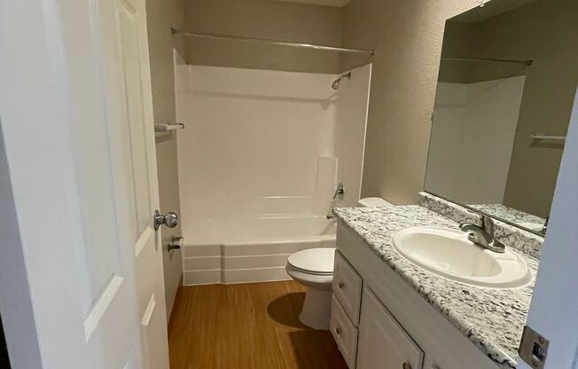 1 bed, 1 bath, 592 sqft, $1,299, Unit 27