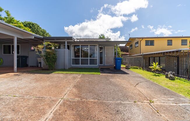 Fully Renovated 3BR/2BA/2Car Garage in Pearl City.