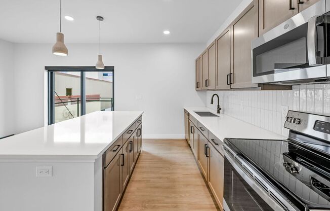 2 beds, 2 baths, 960 sqft, $2,250, Unit 514