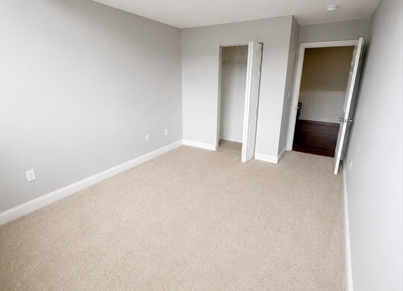 2 beds, 1 bath, 980 sqft, $2,300, Unit 3402