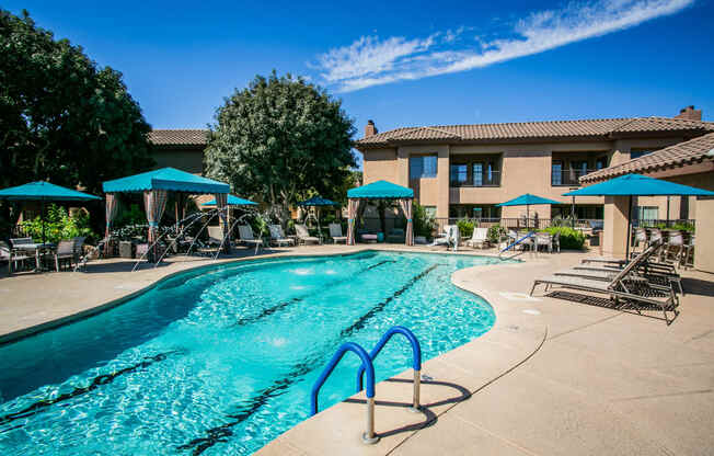 Apartments in Catalina Foothills with Heated Large Swimming Pool