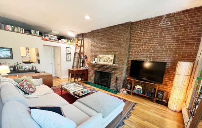 60 W 89 ST