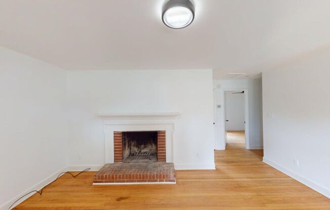 Charming Duplex At 1508 Woodhill