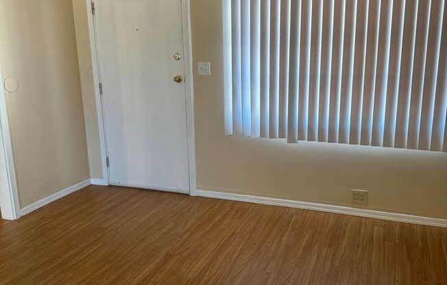 2 beds, 1 bath, $875, Unit 210