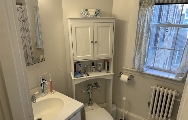 1 bed, 1 bath, 913 sqft, $3,200, Unit 32
