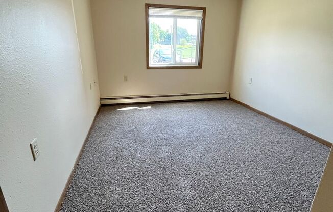 2 beds, 1 bath, 946 sqft, $725, Unit 8