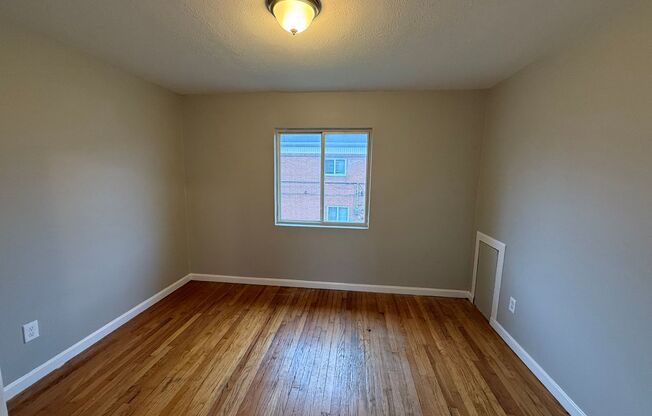 2 beds, 1.5 baths, $900, Unit APARTMENT 5F