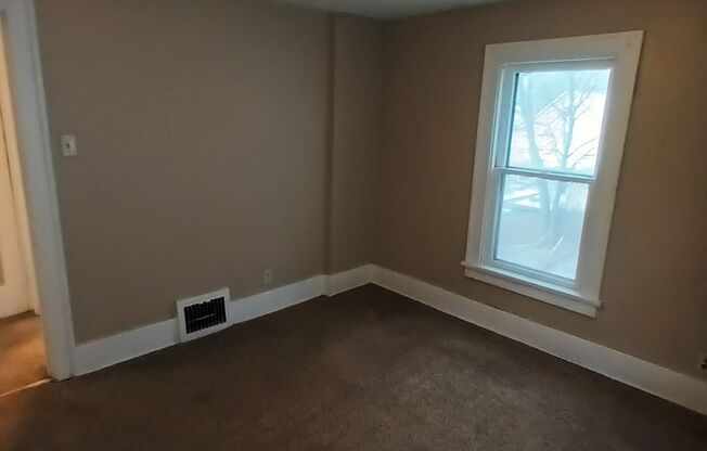 3 beds, 1 bath, $1,049