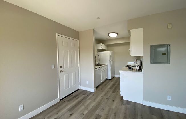 Studio, 1 bath, 475 sqft, $1,962, Unit 10-109