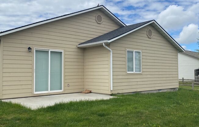 3 beds, 2 baths, $1,695