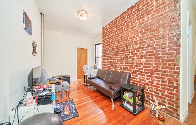 516 W 156 ST