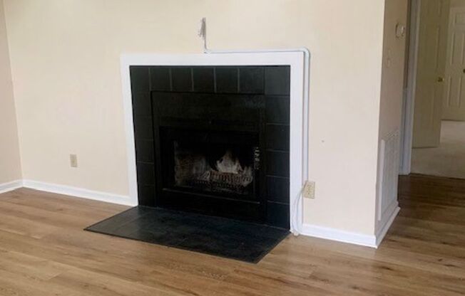 1 bedroom, 1 bath unit Available NOW