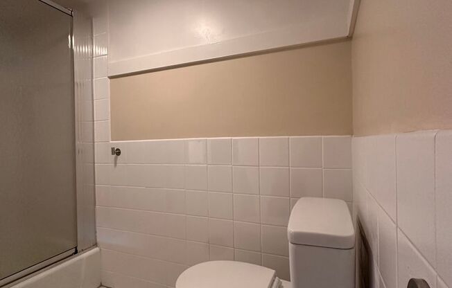 052 (2729 Lombard)