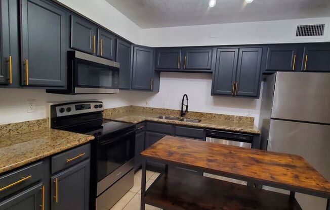 2 beds, 1 bath, 850 sqft, $1,395, Unit 114