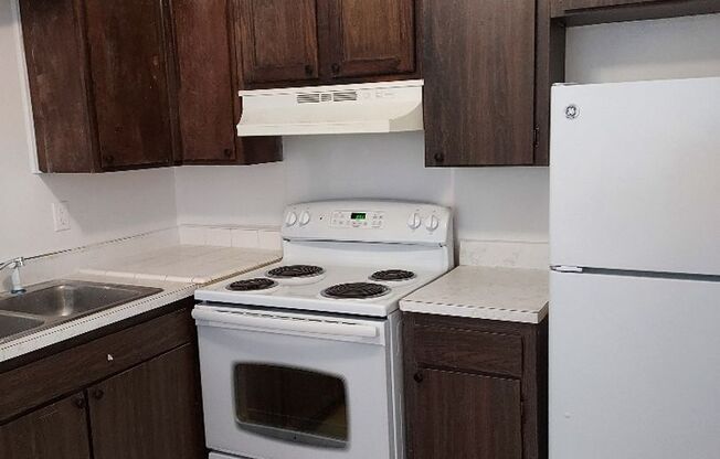 2 bedroom 1 bathroom Unit Available Now