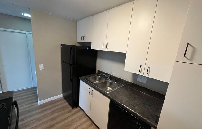 2 beds, 1 bath, 980 sqft, $2,500, Unit 061