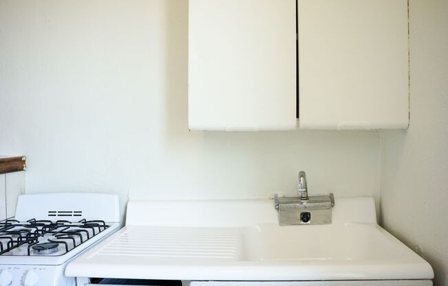 N Portland - Kenton Open-Plan 1-Bed Ready Early July!
