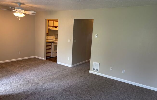 1 bed, 1 bath, 717 sqft, $1,385, Unit G35