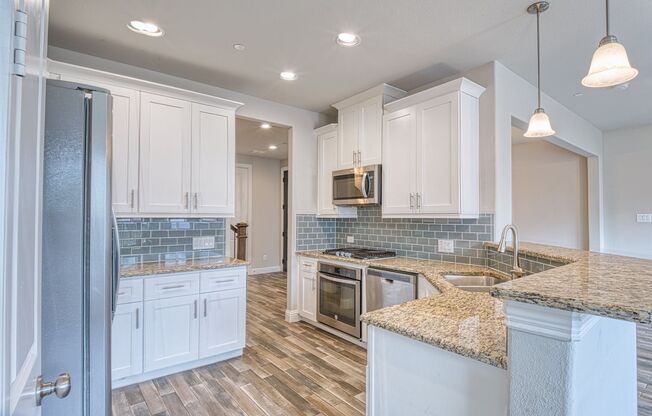 Luxury Sun-Drenched End-Unit Townhouse Offering Effortless Upscale Living in the Heart of Plano!