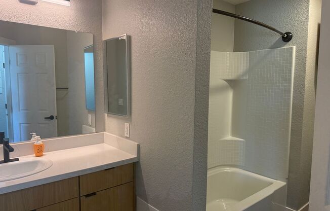 2 beds, 1 bath, 821 sqft, $2,785, Unit F037