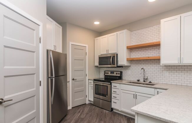 1 bed, 1 bath, 816 sqft, $1,250, Unit 409