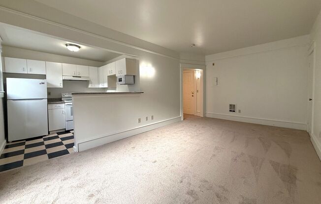 Studio, 1 bath, 405 sqft, $1,195, Unit 306