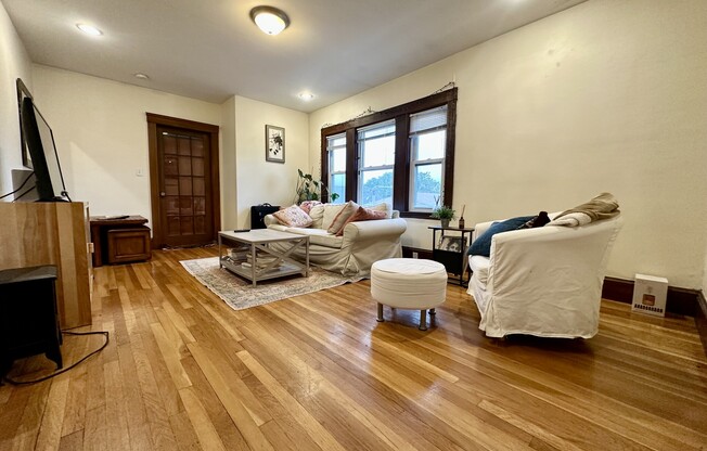 112 Colborne Rd 1