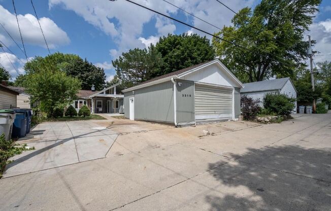 3310 N 82 ST